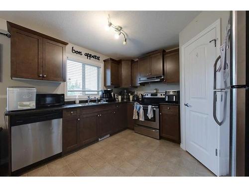 201A & 201B 7 Street Ne, Slave Lake, AB - Indoor Photo Showing Kitchen