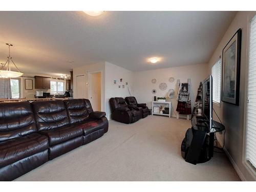 201A & 201B 7 Street Ne, Slave Lake, AB - Indoor Photo Showing Living Room