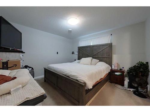 201A & 201B 7 Street Ne, Slave Lake, AB - Indoor Photo Showing Bedroom