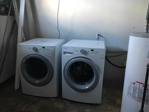 714 3 Avenue, Fox Creek, AB - Indoor Photo Showing Laundry Room