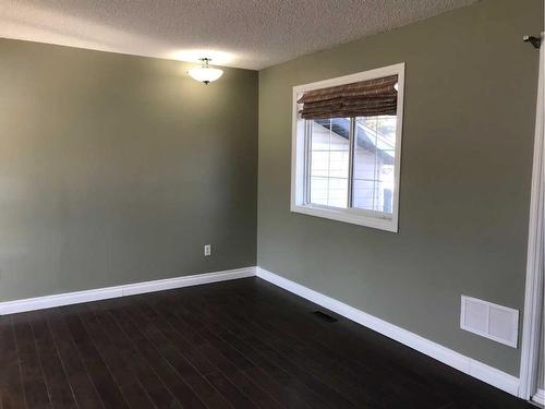 714 3 Avenue, Fox Creek, AB - Indoor Photo Showing Other Room