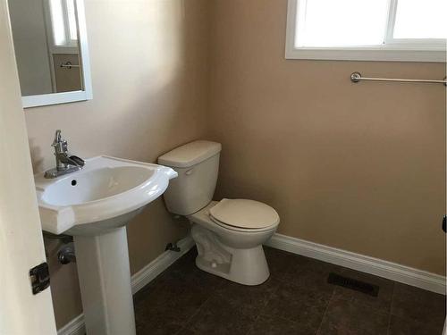 714 3 Avenue, Fox Creek, AB - Indoor Photo Showing Bathroom