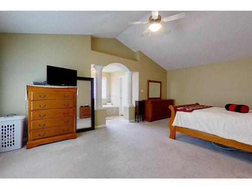 47 Springwood Drive Ne, Slave Lake, AB - Indoor Photo Showing Bedroom