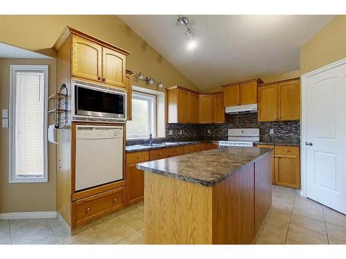 47 Springwood Drive Ne, Slave Lake, AB - Indoor Photo Showing Kitchen With Double Sink