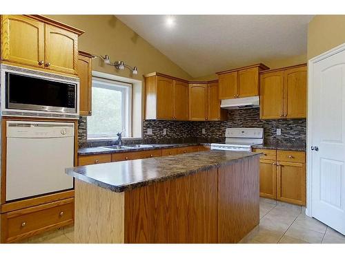 47 Springwood Drive Ne, Slave Lake, AB - Indoor Photo Showing Kitchen With Double Sink