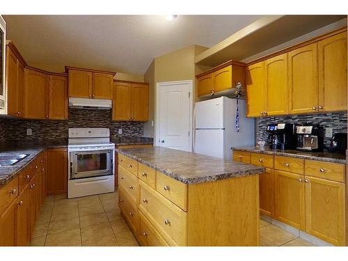 47 Springwood Drive Ne, Slave Lake, AB - Indoor Photo Showing Kitchen