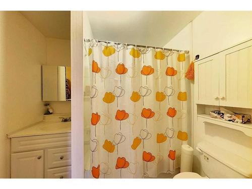 444 71 Street, Edson, AB - Indoor Photo Showing Bathroom