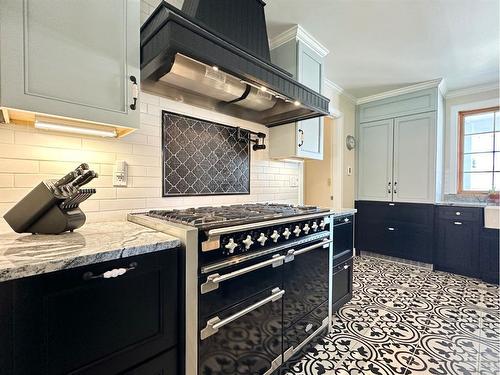 61 Park Drive, Whitecourt, AB - Indoor Photo Showing Kitchen