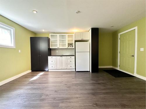 61 Park Drive, Whitecourt, AB - Indoor Photo Showing Kitchen