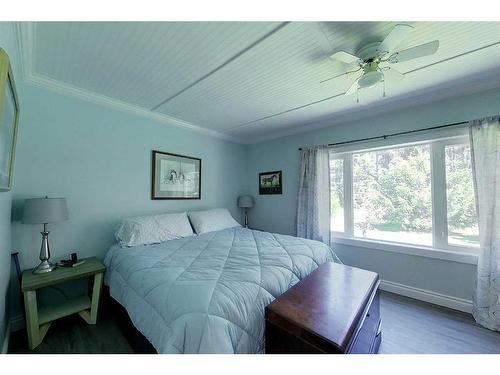 53513 Range Road 112, Rural Yellowhead County, AB - Indoor Photo Showing Bedroom