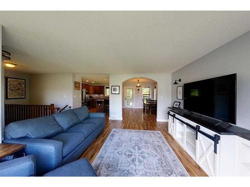 4119 15 Avenue, Edson, AB - Indoor Photo Showing Living Room