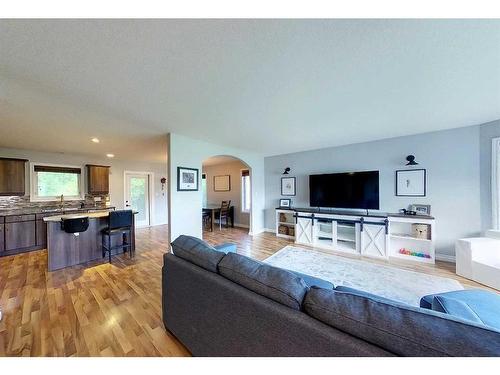 4119 15 Avenue, Edson, AB - Indoor Photo Showing Living Room