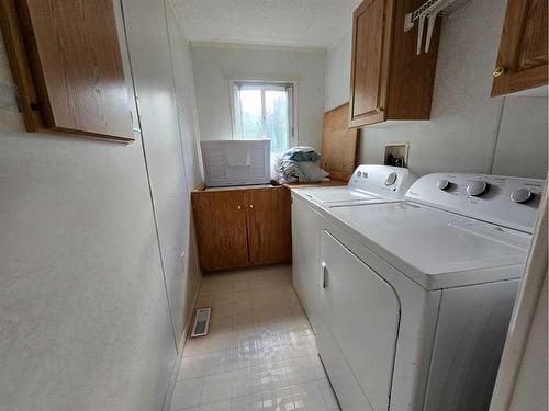 5510 51 Street, Niton Junction, AB - Indoor Photo Showing Laundry Room