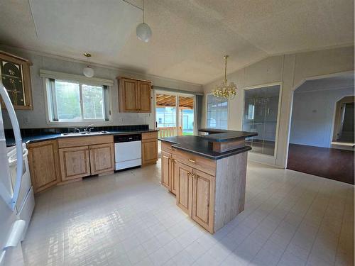 5510 51 Street, Niton Junction, AB - Indoor Photo Showing Kitchen With Double Sink