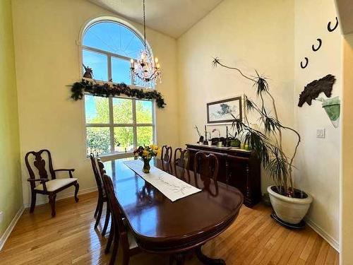 50 Lakeview Heights, Canyon Creek, AB - Indoor Photo Showing Dining Room