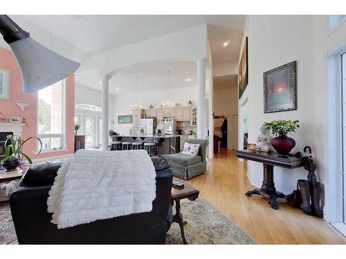 50 Lakeview Heights, Canyon Creek, AB - Indoor Photo Showing Living Room