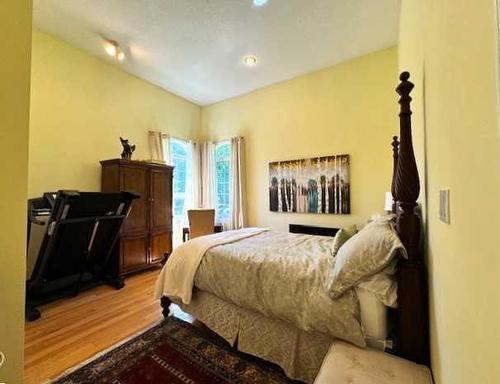 50 Lakeview Heights, Canyon Creek, AB - Indoor Photo Showing Bedroom