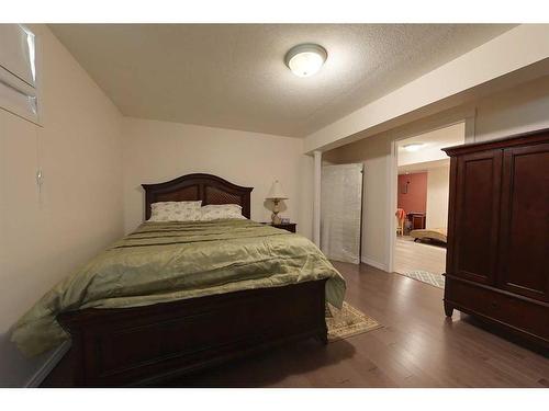 50 Lakeview Heights, Canyon Creek, AB - Indoor Photo Showing Bedroom