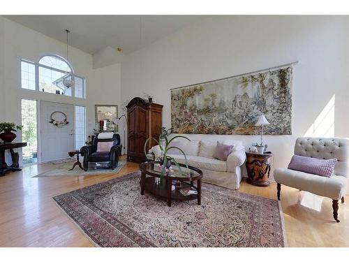 50 Lakeview Heights, Canyon Creek, AB - Indoor Photo Showing Living Room