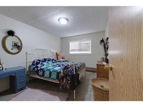 102-201 12 Avenue Sw, Slave Lake, AB - Indoor Photo Showing Bedroom