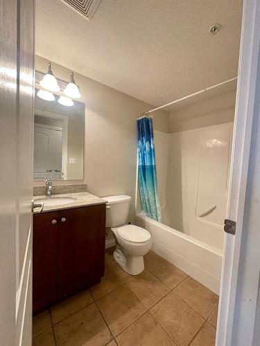 202-5037 7 Avenue, Edson, AB - Indoor Photo Showing Bathroom