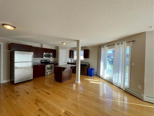 202-5037 7 Avenue, Edson, AB - Indoor Photo Showing Kitchen