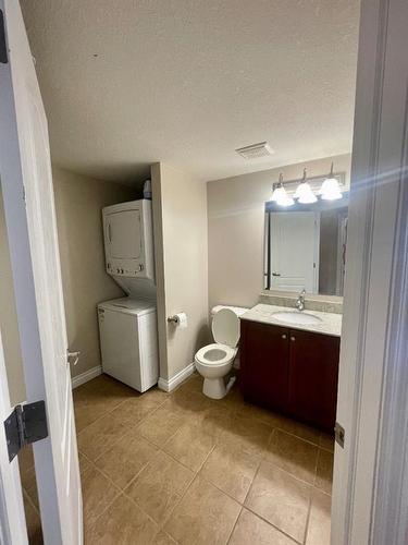 202-5037 7 Avenue, Edson, AB - Indoor Photo Showing Bathroom