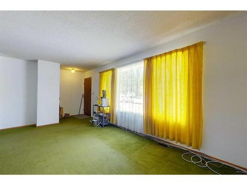713 1A Avenue Se, Slave Lake, AB - Indoor Photo Showing Other Room