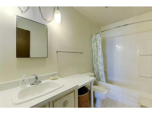 713 1A Avenue Se, Slave Lake, AB - Indoor Photo Showing Bathroom