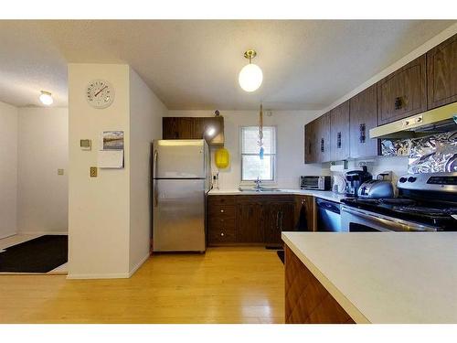 713 1A Avenue Se, Slave Lake, AB - Indoor Photo Showing Kitchen With Double Sink