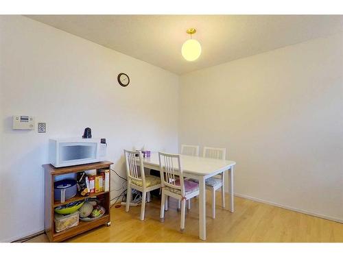 713 1A Avenue Se, Slave Lake, AB - Indoor Photo Showing Dining Room