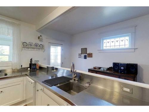 723 50 Street, Edson, AB - Indoor Photo Showing Kitchen