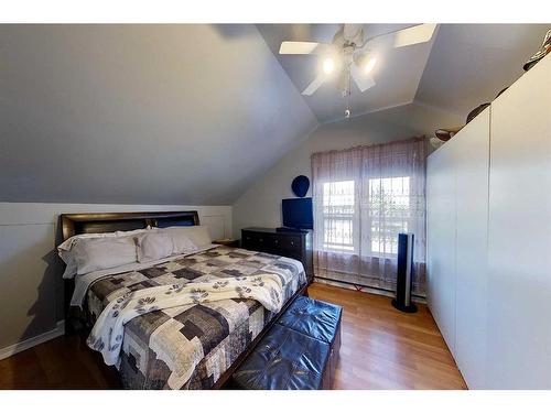 723 50 Street, Edson, AB - Indoor Photo Showing Bedroom