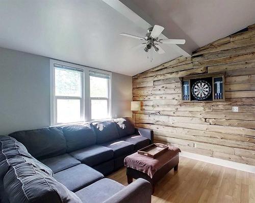 723 50 Street, Edson, AB - Indoor Photo Showing Living Room