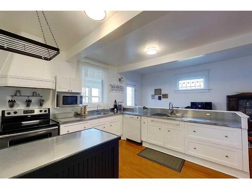 723 50 Street, Edson, AB - Indoor Photo Showing Kitchen With Double Sink