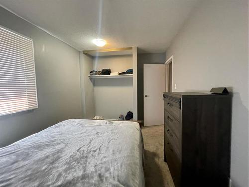 306B-5611 9 Avenue, Edson, AB - Indoor Photo Showing Bedroom