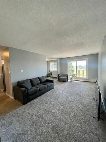 306B-5611 9 Avenue, Edson, AB - Indoor Photo Showing Living Room