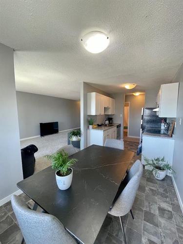 306B-5611 9 Avenue, Edson, AB - Indoor Photo Showing Dining Room