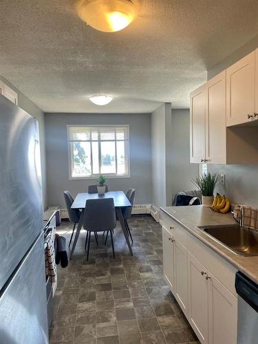 306B-5611 9 Avenue, Edson, AB - Indoor Photo Showing Kitchen