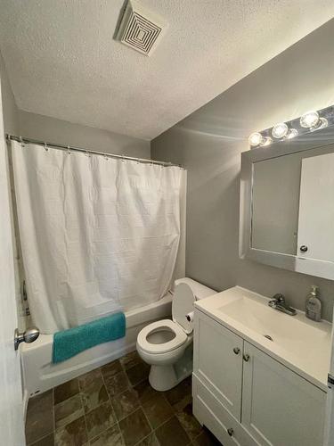 306B-5611 9 Avenue, Edson, AB - Indoor Photo Showing Bathroom