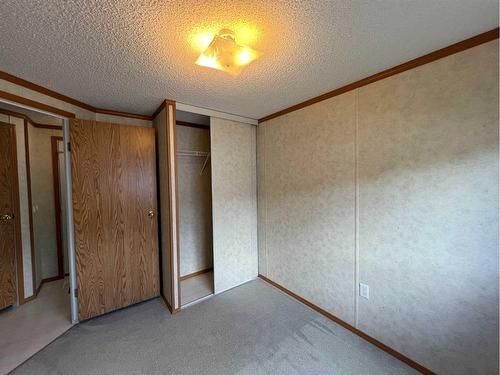 907 6 Avenue, Fox Creek, AB - Indoor Photo Showing Other Room