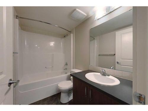 106-709 6 Avenue Se, Slave Lake, AB - Indoor Photo Showing Bathroom