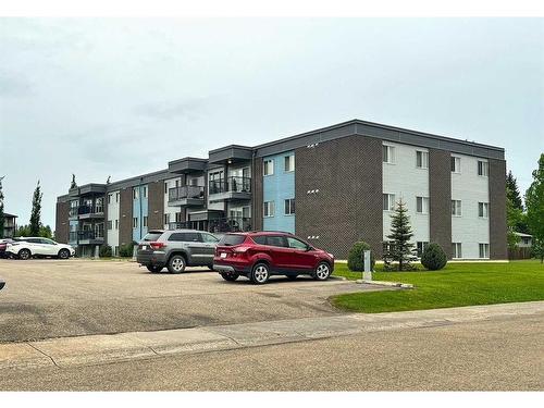 106-709 6 Avenue Se, Slave Lake, AB - Outdoor