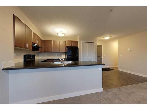 106-709 6 Avenue Se, Slave Lake, AB - Indoor Photo Showing Kitchen