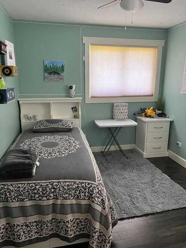 114012 Township Road 592B, Rural Woodlands County, AB - Indoor Photo Showing Bedroom