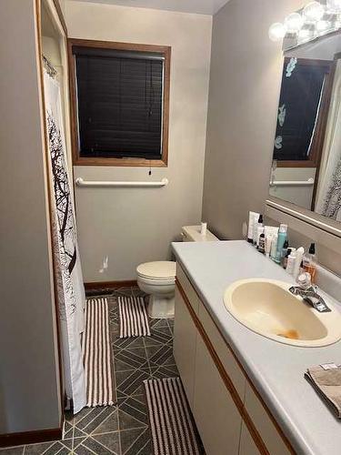 114012 Township Road 592B, Rural Woodlands County, AB - Indoor Photo Showing Bathroom