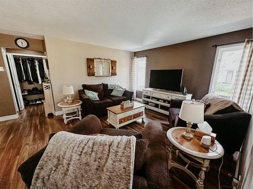 42 Ravine Drive, Whitecourt, AB - Indoor Photo Showing Living Room