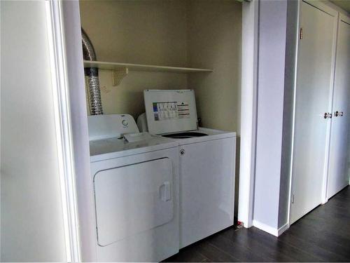 124 6Th Avenue Nw, Slave Lake, AB - Indoor Photo Showing Laundry Room