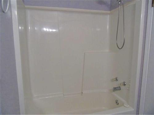 124 6Th Avenue Nw, Slave Lake, AB - Indoor Photo Showing Bathroom