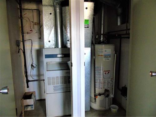 124 6Th Avenue Nw, Slave Lake, AB - Indoor Photo Showing Basement